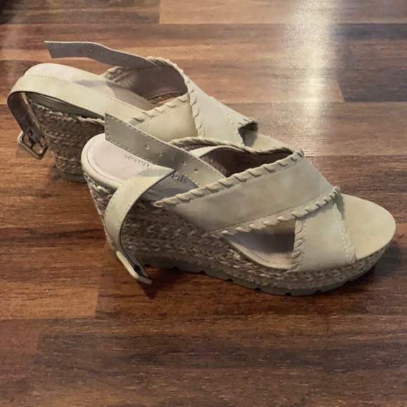 Shoes - Picture 4 of 7